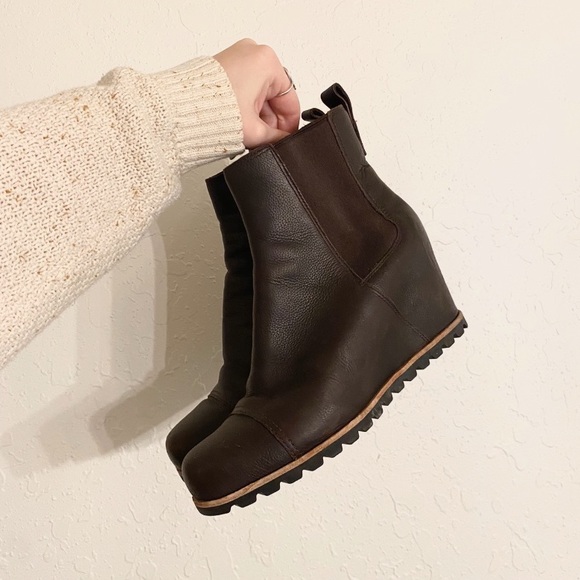pax ugg boot